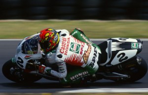 http://www.roadracerx.com/wp-content/uploads/2010/07/spe_2007_09_01_25years-HRC_ColinEdwards_1648-300x194.jpg