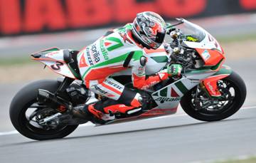 http://www.roadracerx.com/wp-content/uploads/2010/07/Biaggi_Silverstone_friday.jpg